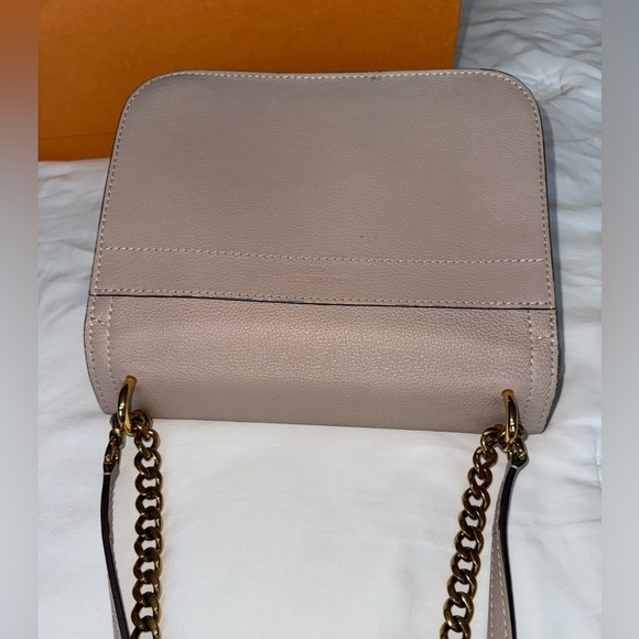 Louis Vuitton Grained Calfskin Lockme Chain Bag Greige - Picture 11 of 16